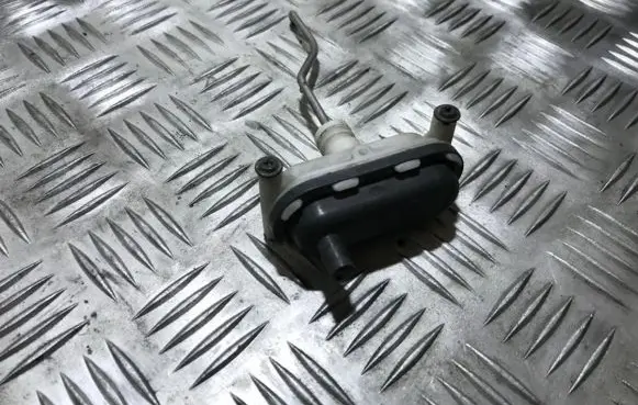 Volkswagen PASSAT B4 Central locking vacuum pump 3A9862159