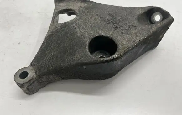 BMW 1 F20 F21 Engine mounting bracket 6788611