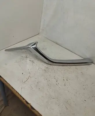 Front bumper splitter molding