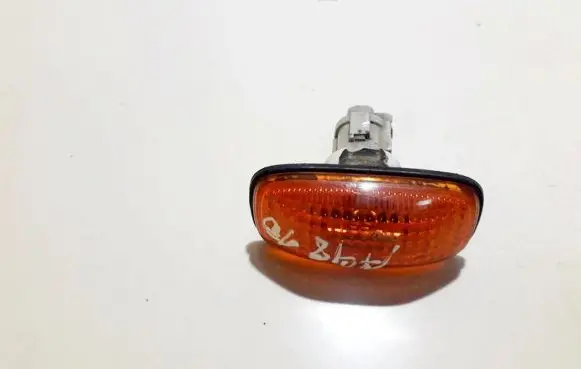Nissan Almera N16 Front fender indicator light e401459