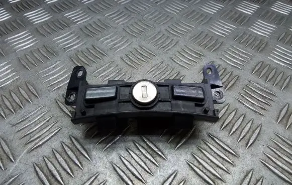 BMW 7 E65 E66 Glove box lock 81430 81429