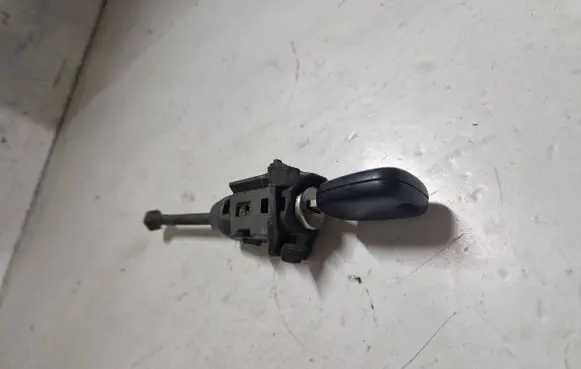 Citroen C4 I Picasso Front door lock (next to the handle) 