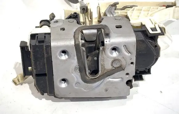 Volkswagen Crafter Front door lock A9067202135