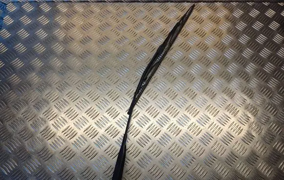 Toyota Avensis T220 Rear wiper blade arm 