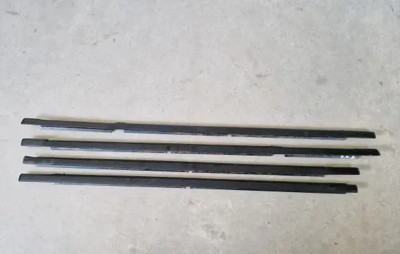 Mitsubishi Pajero Sport I Rubber seal front door window/glass 