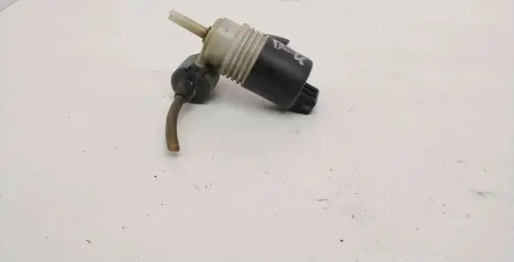 Volkswagen PASSAT B4 Windscreen/windshield washer pump 1H6955651