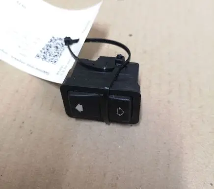BMW 5 E39 Electric window control switch 8368974