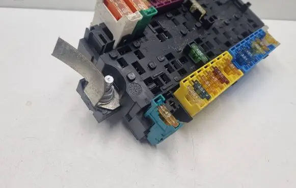 Mercedes-Benz B W246 W242 Fuse module A2469067100 2469067100