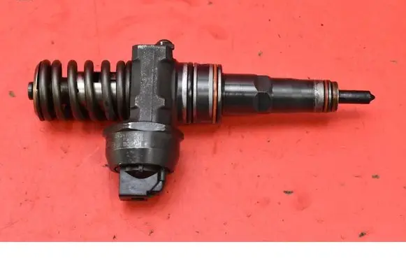 Volkswagen PASSAT B5.5 Fuel injector 038130073AR