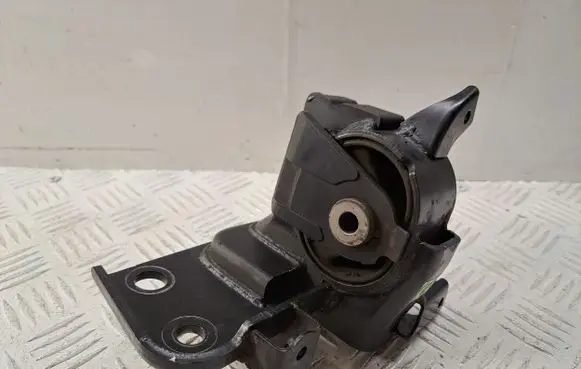 Toyota Avensis T270 Engine mount bracket 123720R040
