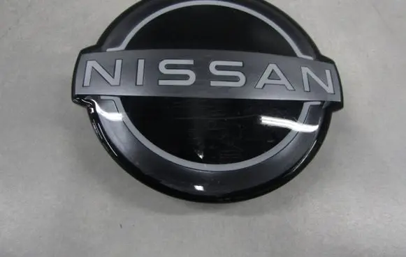 Nissan Qashqai J12 Manufacturer badge logo/emblem 628906US0A