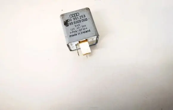 Volkswagen PASSAT B5 Other relay 4d0951253 899309000