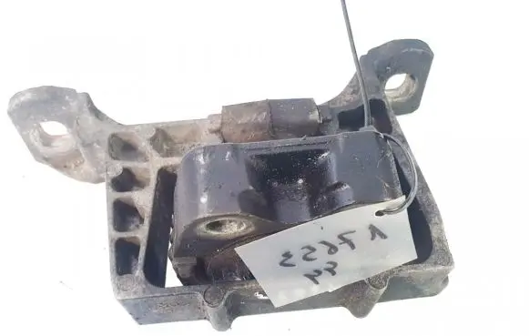 Volvo V50 Engine mount bracket 326b40 307396