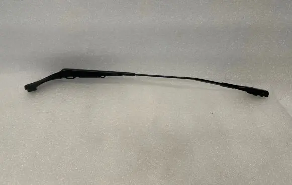 Front wiper blade arm