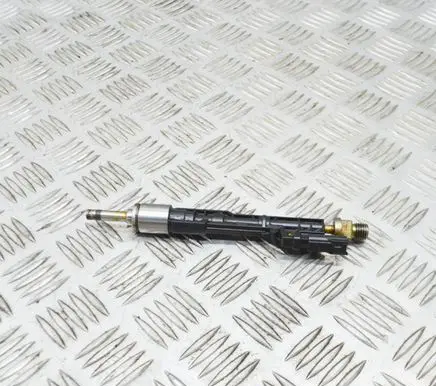 BMW M4 F82 F83 Fuel injector 7639994