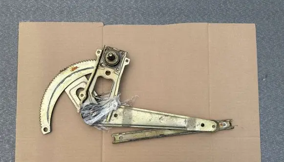 Nissan Patrol Y60 Rear door manual window regulator 82700-G9600 82700G9600