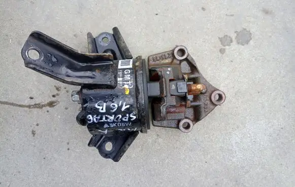 KIA Sportage Engine mount bracket