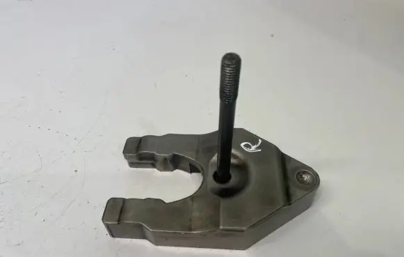 Nissan X-Trail T30 Fuel Injector clamp holder