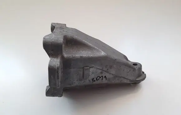 Mercedes-Benz C W205 Engine mounting bracket A2742231004