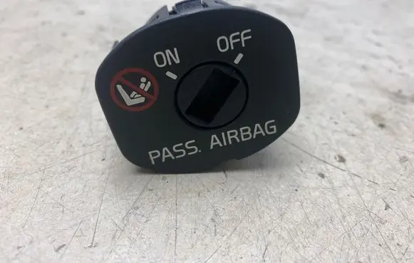 Volvo V50 Passenger airbag on/off switch 08697008 04230B0256