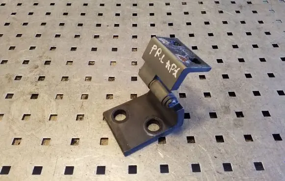 BMW X5 E53 Front door lower hinge 41518265157 8265157
