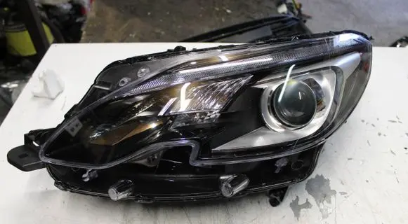 Peugeot 2008 I Headlight/headlamp 9825313980