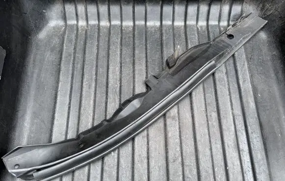 Infiniti M30 Fender end trim 658211MA0A