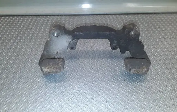 Skoda Octavia Mk2 (1Z) Front Brake Caliper Pad/Carrier
