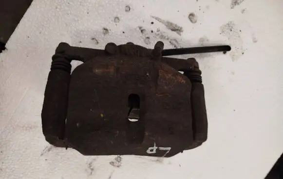 Nissan Qashqai Front brake caliper 