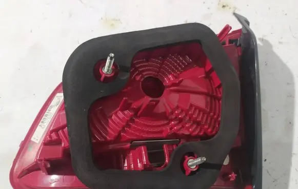 Volkswagen Touareg II Tailgate rear/tail lights 7P6945093C