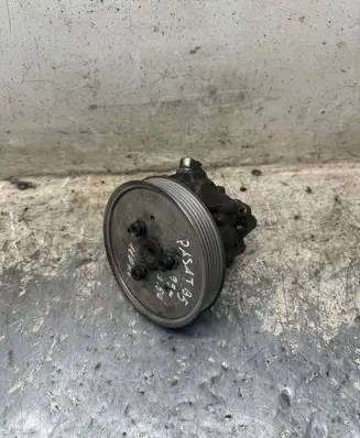 Volkswagen PASSAT B5.5 Power steering pump 8D0145177D