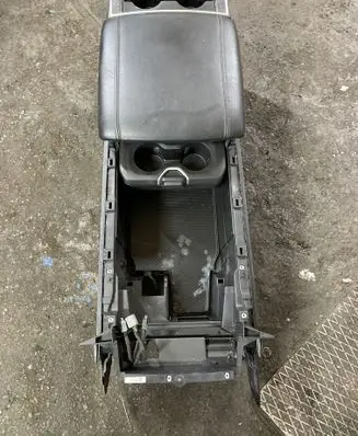 Dodge RAM 1500 DS Center console 0438011630 20181936120 5YK932X7AB