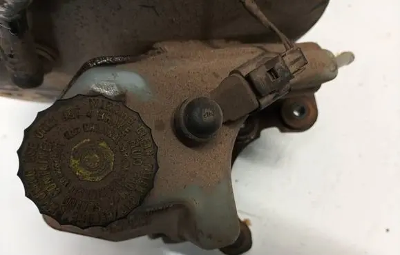 Volkswagen PASSAT B4 Brake fluid reservoir 