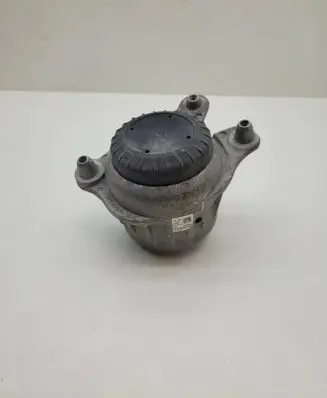 Mercedes-Benz C W205 Engine mount bracket A2052406717