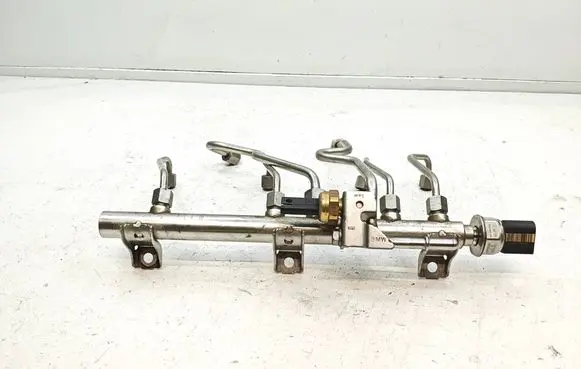 BMW 1 E82 E88 Fuel main line pipe 7562474