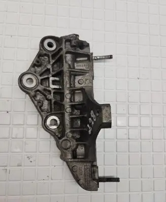 Jeep Grand Cherokee EGR valve cooler bracket 90513247G