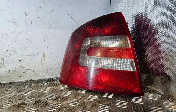 Skoda Octavia Mk2 (1Z) Rear/tail lights 1Z5945095A 1Z5945111A