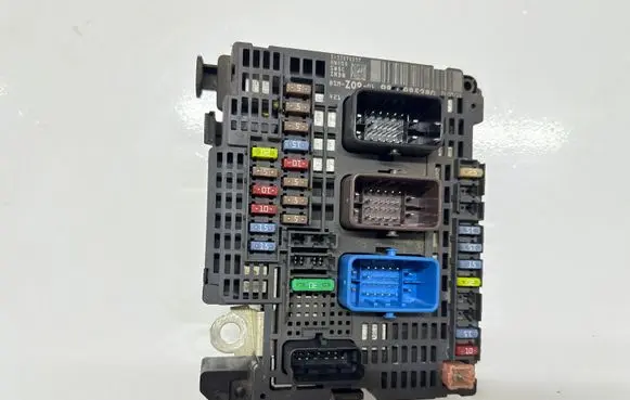 Peugeot 508 BSM Control unit 9811985380