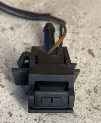Windshield washer spray nozzle