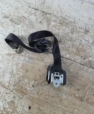 Volkswagen Golf V Front seatbelt
