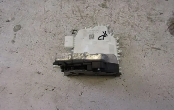 Audi A1 Rear door lock 8X0839015E