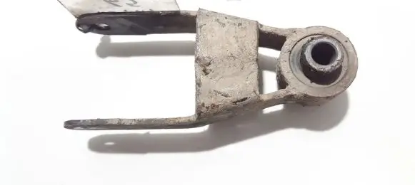 Peugeot Partner Engine mount bracket
