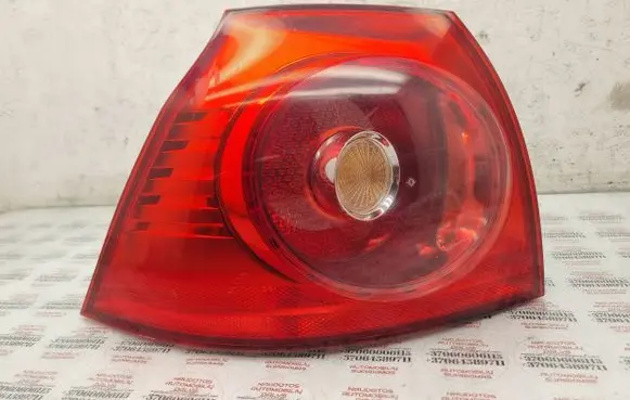 Volkswagen Golf V Rear/tail lights 1K6945095E