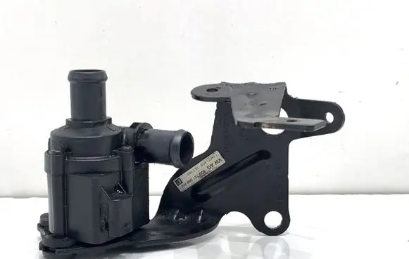 Volkswagen Golf VII Oil filter mounting bracket 5Q0121599AM