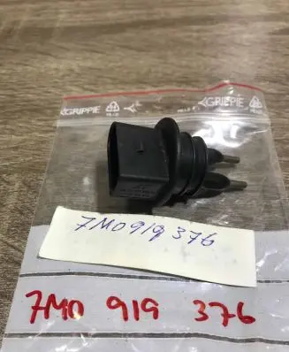 Volkswagen PASSAT B6 Windshield washer spray nozzle 7m0919376