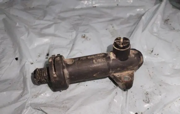 BMW 5 E60 E61 EGR thermostat 7787870