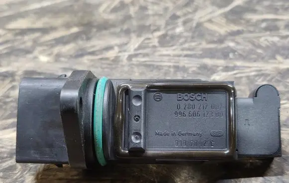 Porsche Boxster 986 Mass air flow meter 99660612300 0280217007