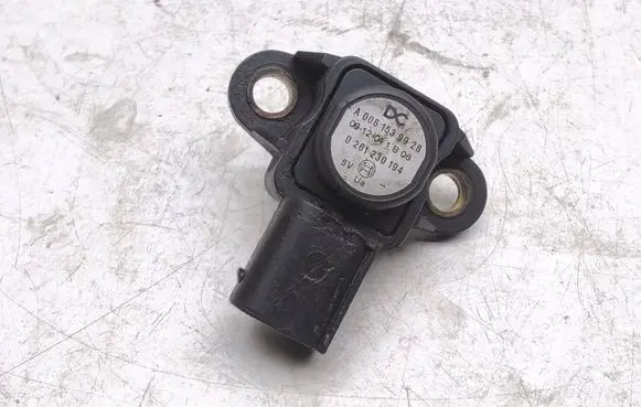 Mercedes-Benz E A207 Air pressure sensor A0061539928