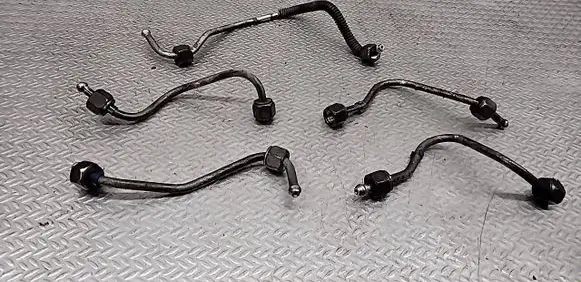 Mazda 6 Fuel injector supply line/pipe 