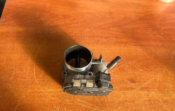 Volvo V70 Throttle valve 8692720 0281002701